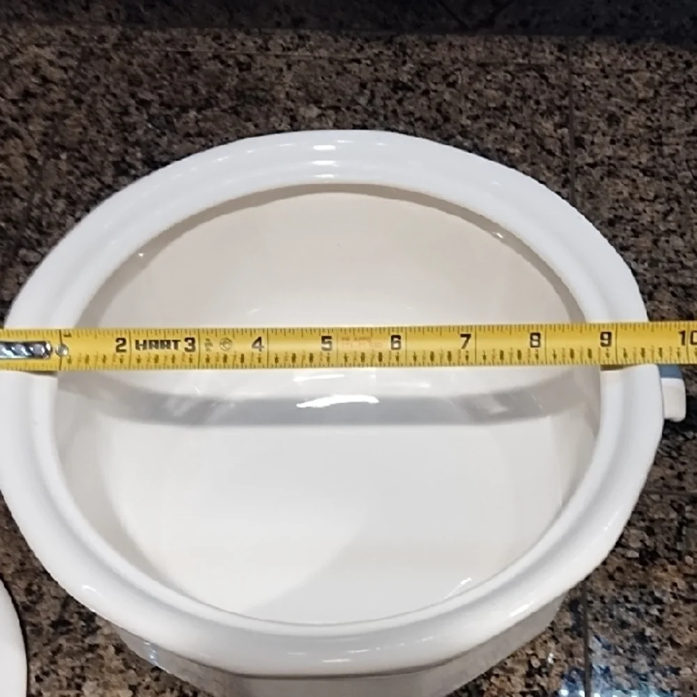 Pfaltzgraff Heritage White 2-quart covered casserole dish White Ceramic Lidded